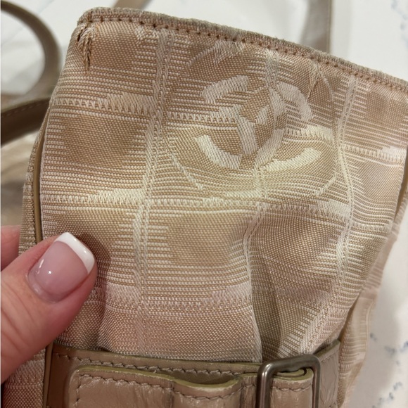 Chic Beige Designer Tote Bag - Picture 11 of 15